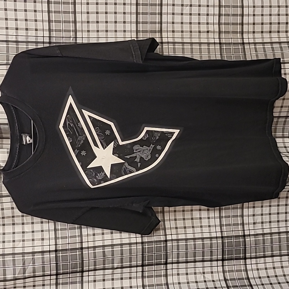 Extra large, Famous black T-shirt.